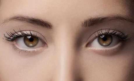 عملية تغيير لون العين جراحيا عن طريق زرع قزحية ملونه اصطناعية داخل العين