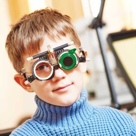 علامات ضعف الرؤية عند الاطفال